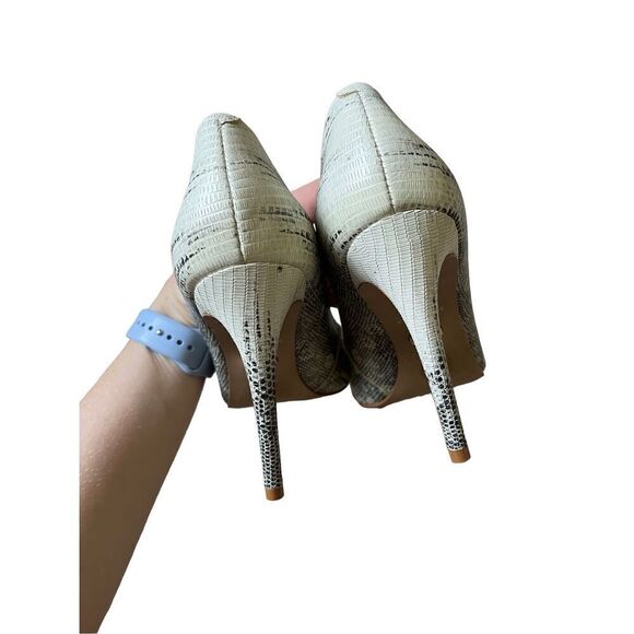 Carrano Snake Skin Stilettos Pumps Heels size 10 Gray Cream White - Picture 3 of 12